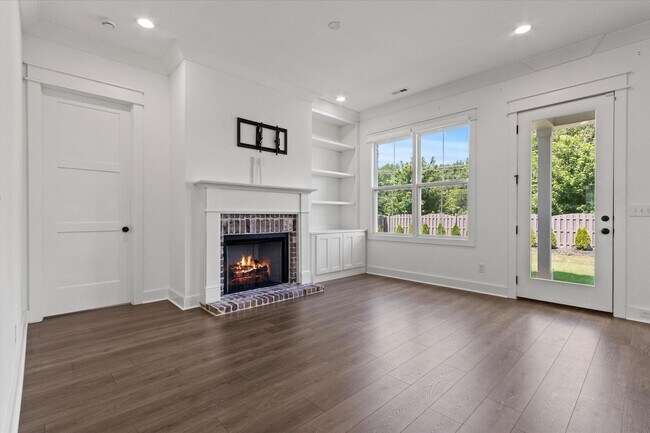 Building Photo - Charming and Spacious 4-Bedroom Home with Bonus Room and Private Backyard