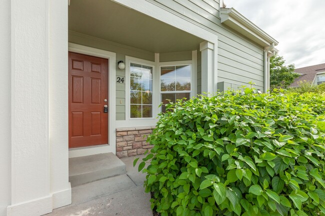 Building Photo - Spacious 3-Bedroom Townhome in Prime South...