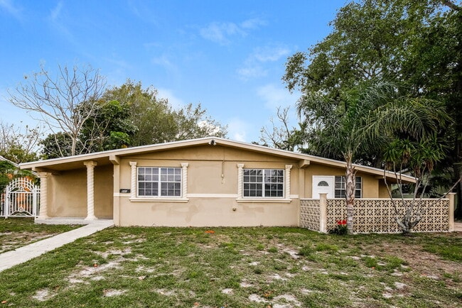 Building Photo - 840 NW 202nd St