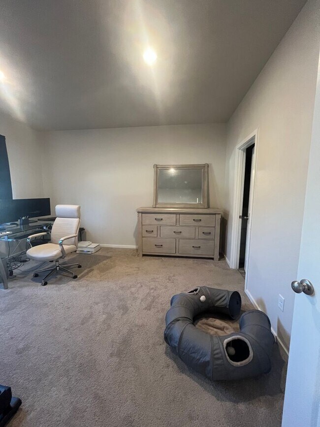 Building Photo - 3-Bedroom 2-Bathroom home in Lowell