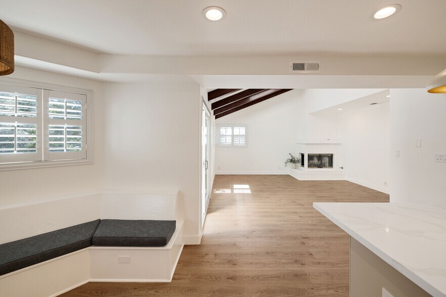 Building Photo - 1504 N Poinsettia Ave