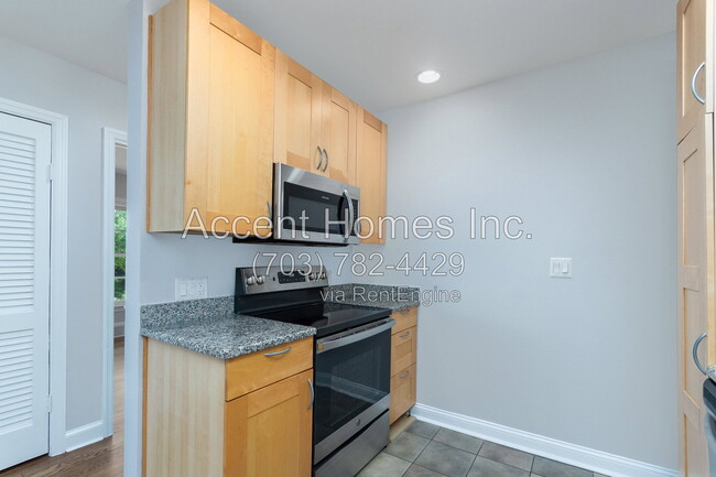 Building Photo - 813 31st St S