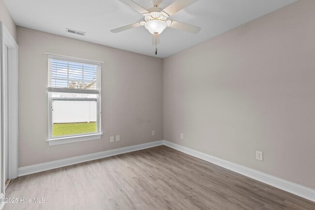 Building Photo - 2901 Beunavista Ct