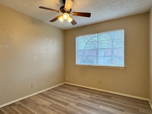 Building Photo - 4217 Aberdeen Dr