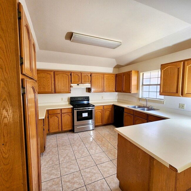 Building Photo - 8505 Ficus Cir