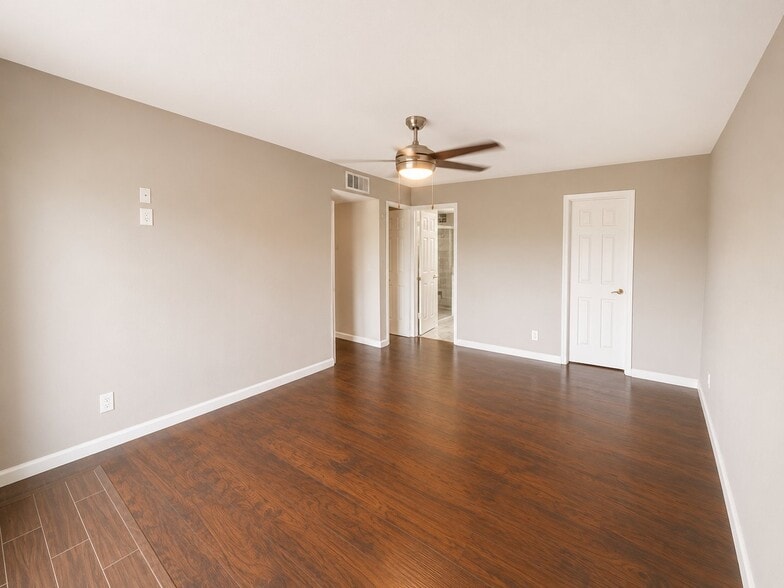 Building Photo - 746 Haven Ln