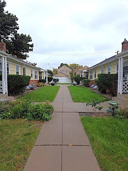 Building Photo - 656 Cleveland Ave S