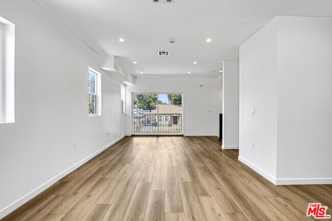 Building Photo - 10826 Hesby St