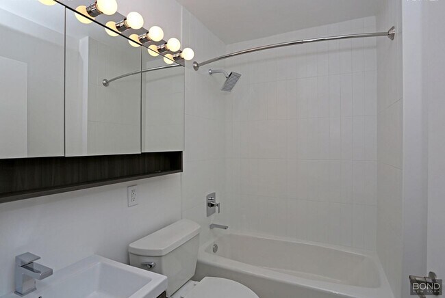 Building Photo - 410 W 53rd St