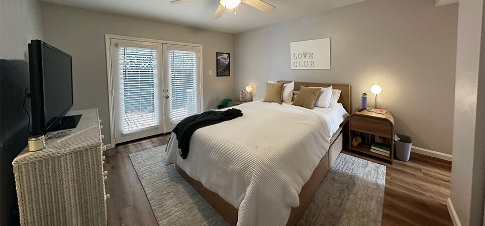 Bedroom - French doors lead to patio - 6724 Eastridge Dr