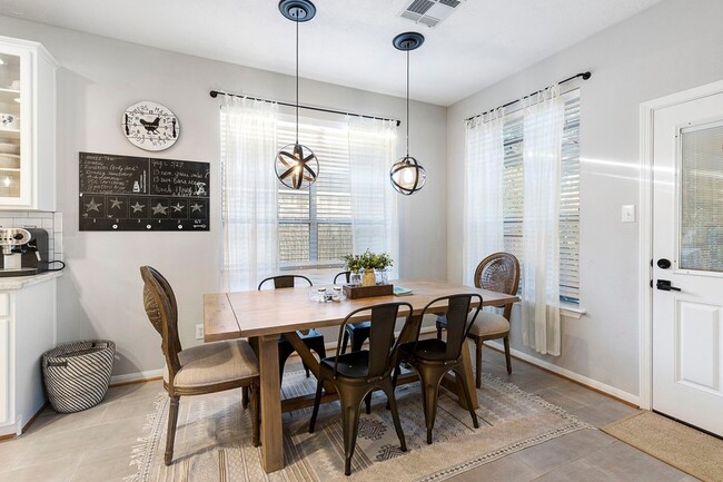 Building Photo - 51 Silver Bayou Ct