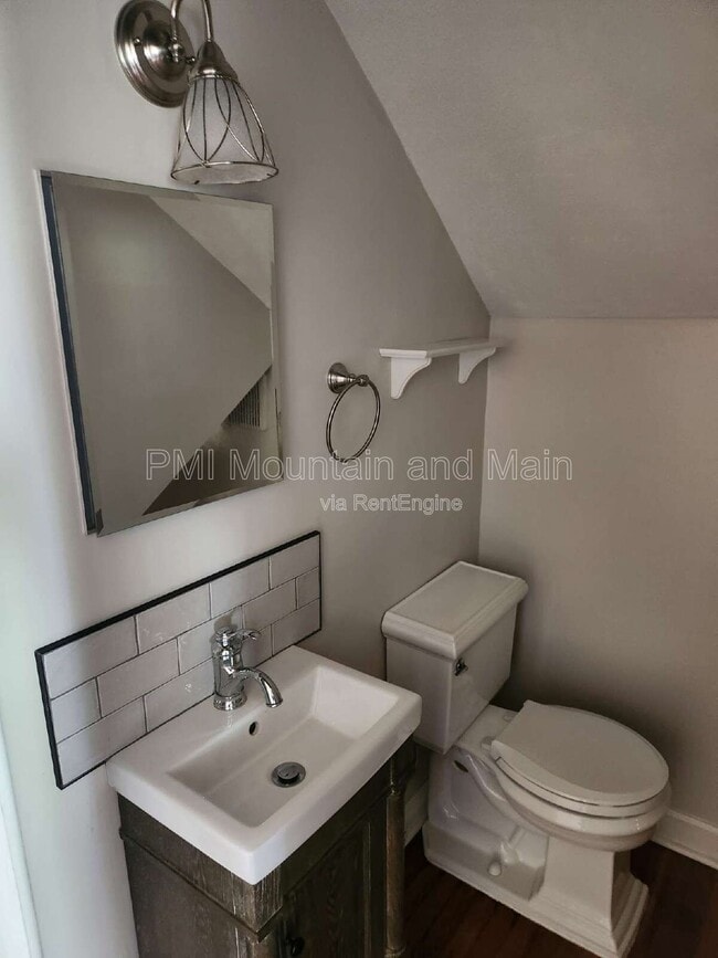 Building Photo - 39 Westover Dr