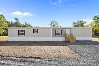 Building Photo - Peaceful 3 Bedroom Rental Home on 1 Acre – Lawn Care Included