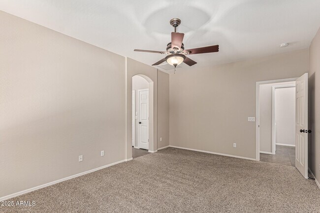 Building Photo - 3079 E Ridgewood Ln