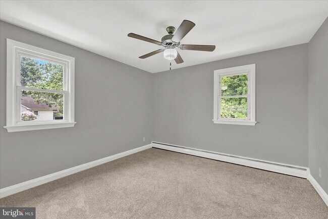 Building Photo - 260 Paradise Rd