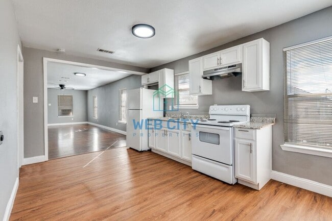 Building Photo - 1323 Grinnell St