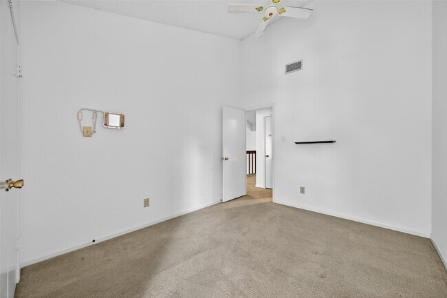 Building Photo - 2818 Crest Park Dr