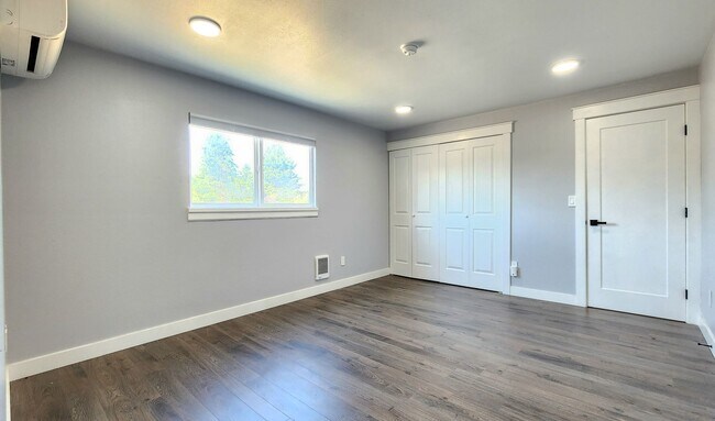 Building Photo - 3 Bedroom Home in North Marysville - $500 ...