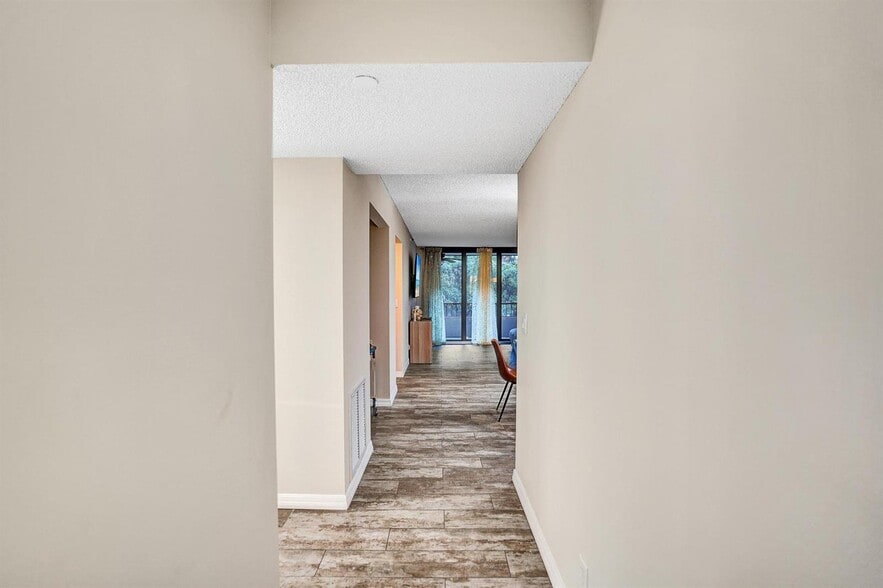Building Photo - 2070 Homewood Blvd