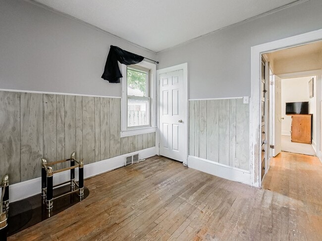 Building Photo - AVAILABLE NOW! SECTION 8 APPROVED! Charming 3-Bedroom Home in Warren!