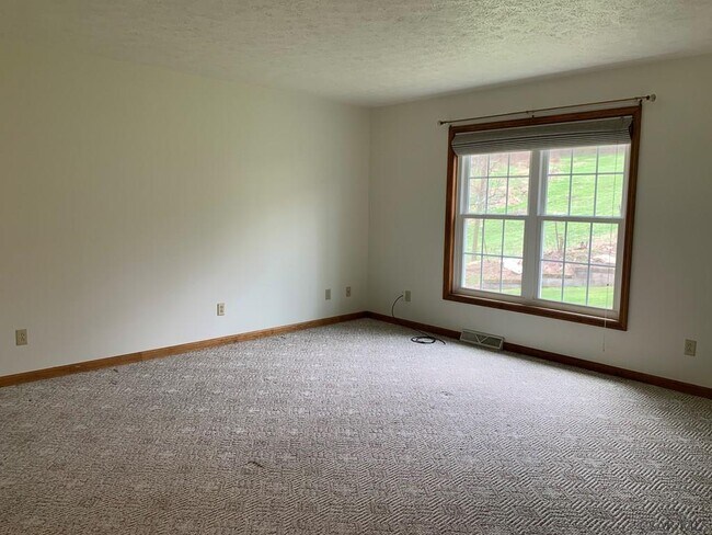 Building Photo - 133 Anderson Ln