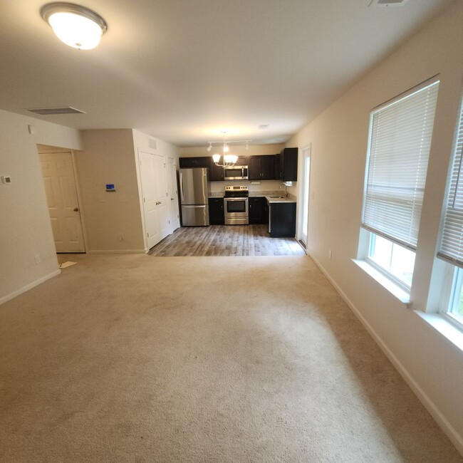 Building Photo - 4 Bedroom House with Double Garage FOR REN...
