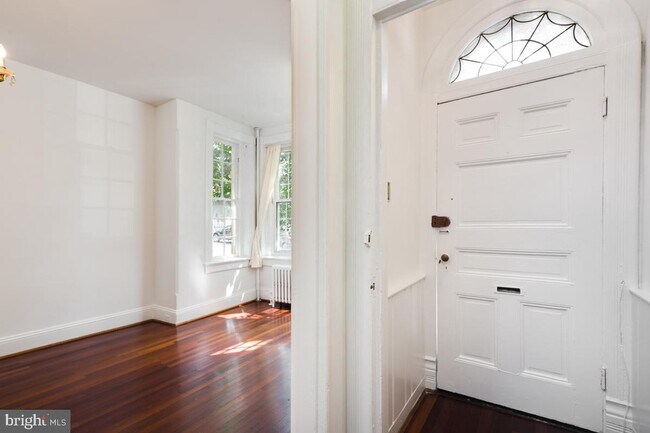 Building Photo - 1322 35th St NW