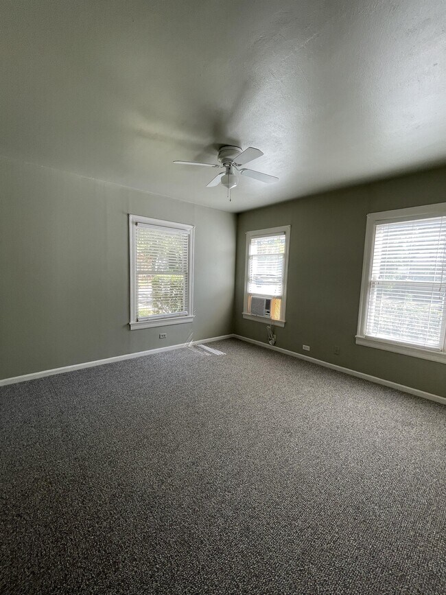 Building Photo - 935 Allen Ave