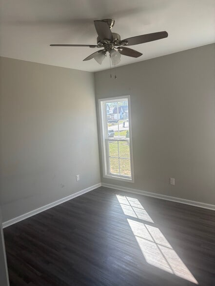 Building Photo - 221 Cherokee Dr