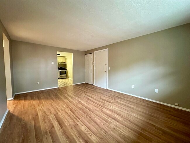 Building Photo - 7 Maple Crest Cir