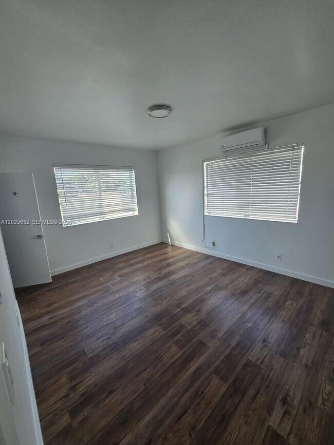 Building Photo - 855 80th St
