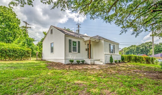 Building Photo - 405 W Brooks Rd