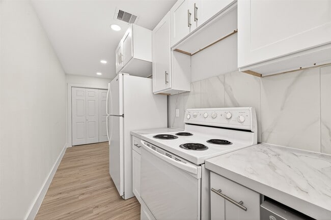 Building Photo - 6615 W Montgomery Rd