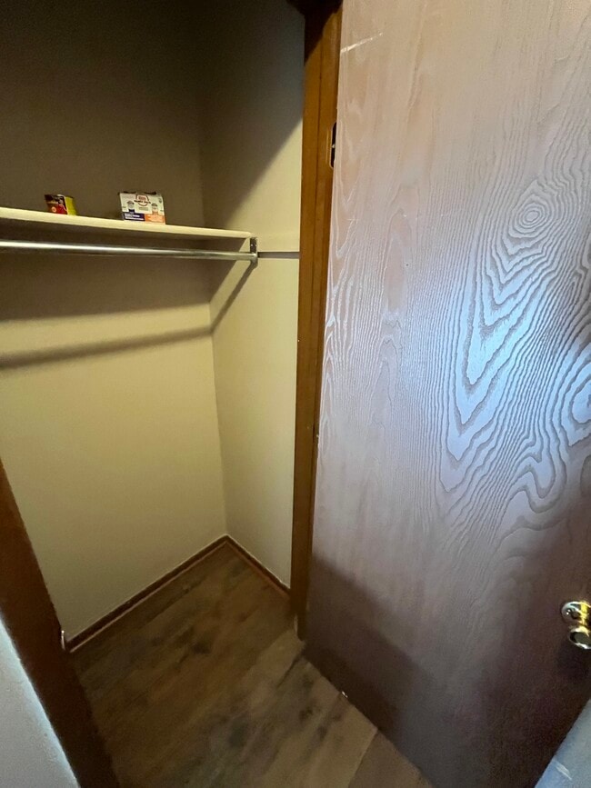 Building Photo - 1871 N Lakeman Dr