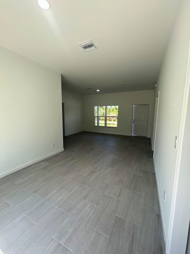 Building Photo - 544 Highlands Lake Dr