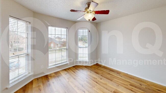 Building Photo - 804 Squire Ct