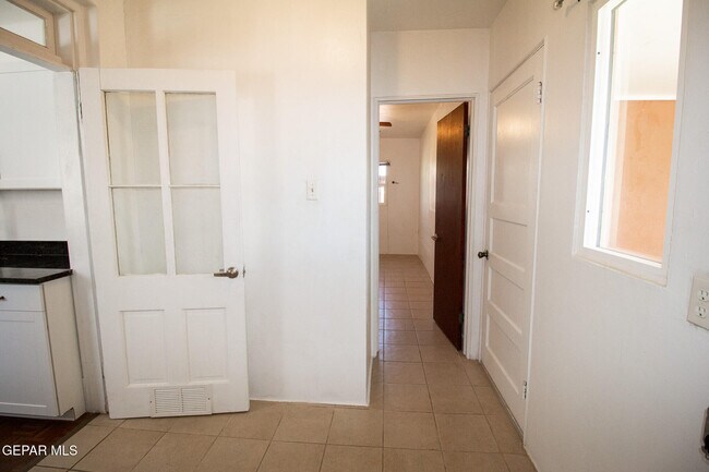 Building Photo - 3510 Porter Ave