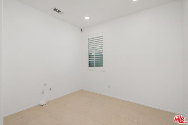 Building Photo - 17053 Cantlay St