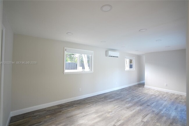Building Photo - 2573 Conroy Dr