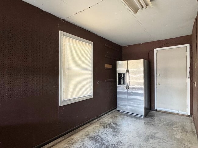 Building Photo - 2226 W 74th Terrace