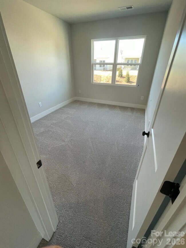 Building Photo - 9547 Munsing Dr