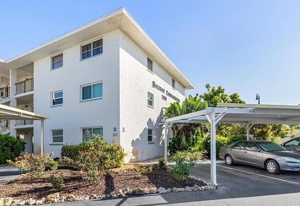 Primary Photo - 708 S Tamiami Trl