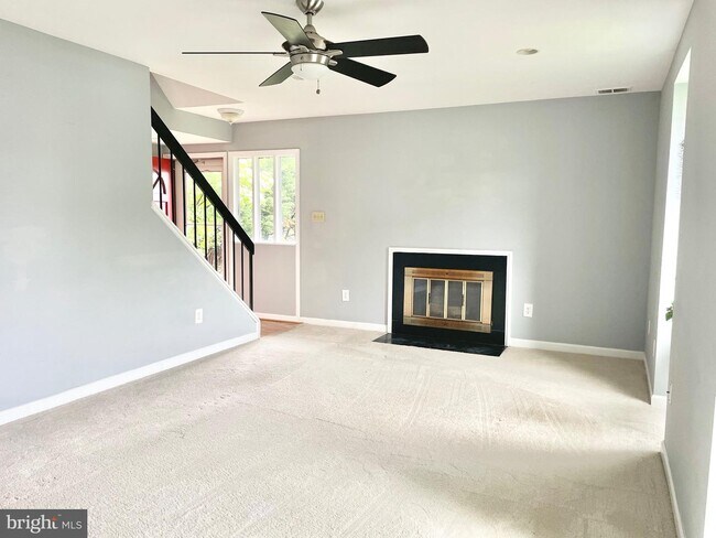 Building Photo - 1009 Kings Ct