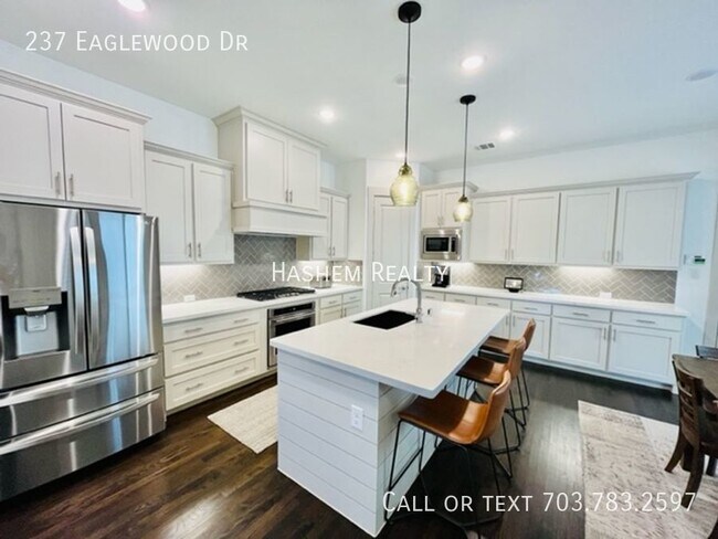 Building Photo - 237 Eaglewood Dr