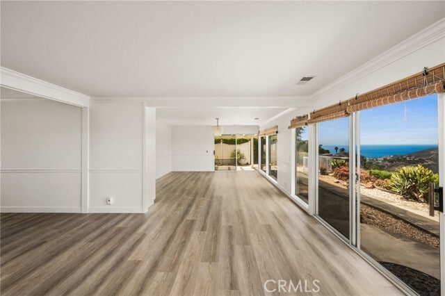 Building Photo - 1545 Skyline Dr