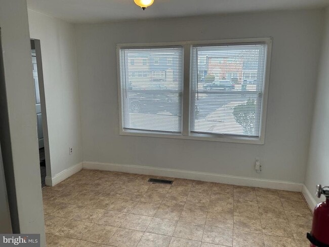 Building Photo - 22 Roxborough Pl