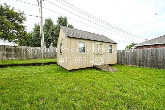 Building Photo - Amazing 4BD/3BTH home with a 3 car garage in the exclusive Cedar Pointe Gated Community!