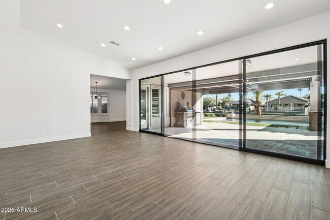 Building Photo - 6991 W Firebird Dr