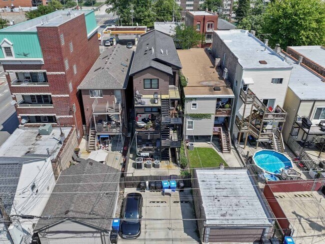 Building Photo - 3106 S Wells St