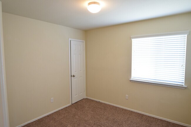 Building Photo - 5200 Rimes Ct
